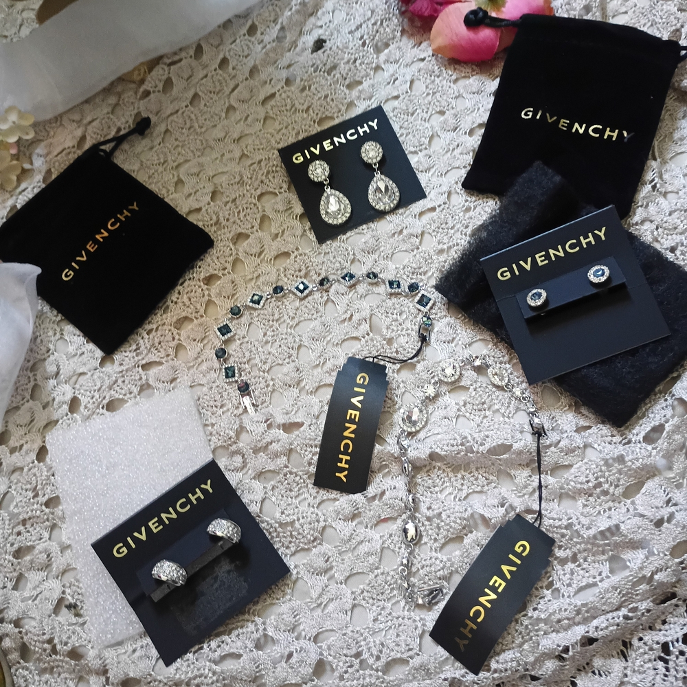 Givenchy Sparkling Accessory Collection - Picture 8 of 11